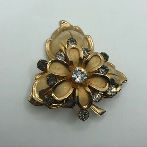 Vtg Gold Tone Grey & White Rhinestone Floral Flower & Leaves Brooch Approx 2”